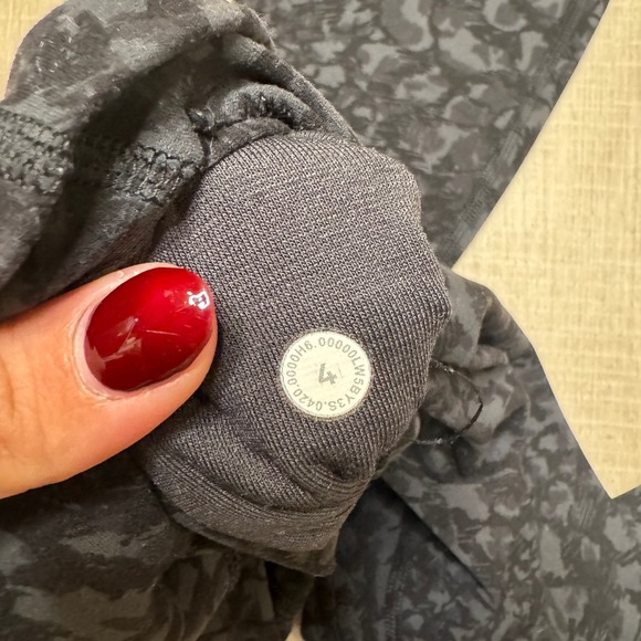 Lululemon Align Pant II 25"
Formation Camo Deep Coal Multi / Black - Picture 6 of 10